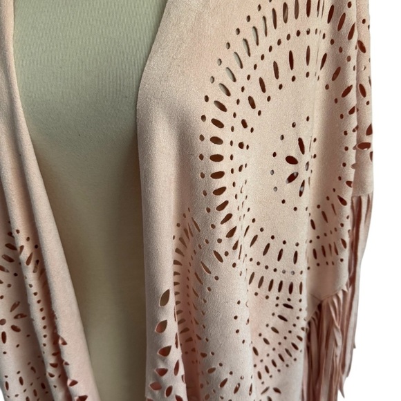 Bagatelle City Pink Faux Suede Lasercut Fringe Cape Shrug Size XL - Picture 4 of 10
